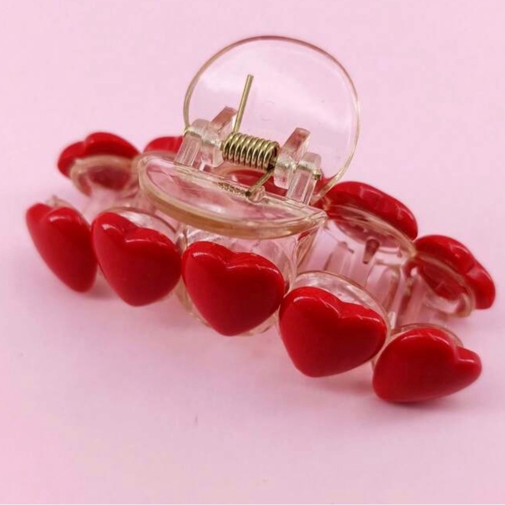 NWT Heart-Shaped Red Hair Clip so pretty
